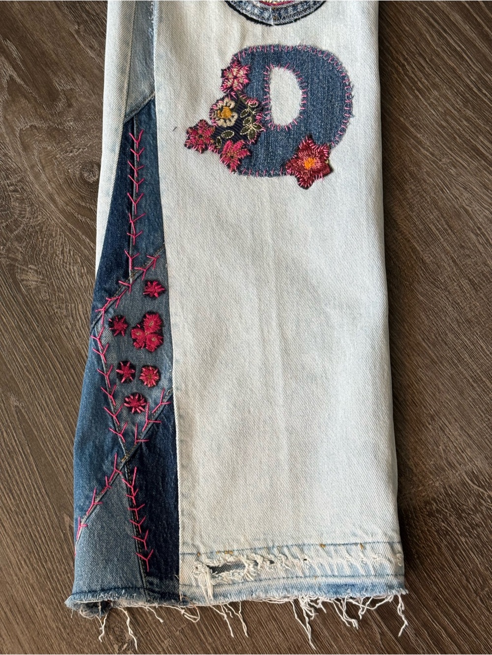 Upcycled Levi’s 501 GOOD KARMA Jeans | Custom Flare Leg | Peace Sign & Eye Art - Picture 2 of 10
